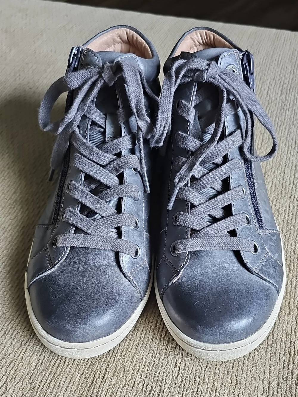 Taos, Leather Sneakers, Distressed, Insoles, Side Zipper, Gray, Womens Size 6.5